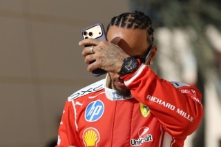  és  - Eddie Irvine odaszólt egy csípőset a Ferrarinál küszködő Lewis Hamiltonnak
