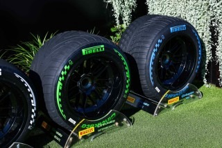 Red Bull Racing - Lawson és Lindblad esőben gyűjtötte a kilométereket a szuzukai gumiteszten