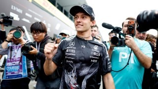 Mercedes - Antonelli nemcsak a pályán vezet – az éllovas komoly ügy mellé állt