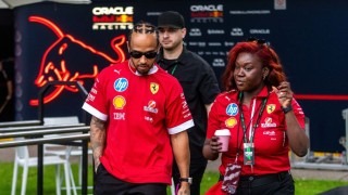 Ferrari - Azonnal rászóltak a Ferrarinál Hamiltonra, hogy ezt ne tegye - videó is készült róla