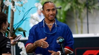 Ferrari - Hamilton hiába javul, Schumacher szerint Leclerc árnyékából nem tud kilépni