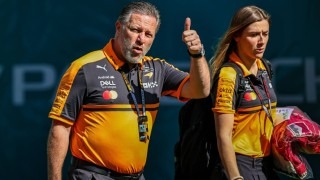McLaren - Zak Brown kinevette a rivális csapatfőnököt: eszük ágában sincs leváltani Andrea Stellát