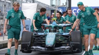 Aston Martin - Kínos rajt Miamiban: fél óráig ki sem gurult az Aston Martin