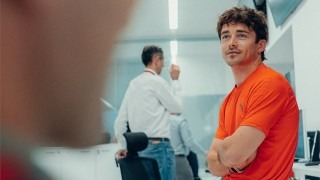Ferrari - Leclerc nem kér a panaszkodásból, szerinte működik az F1 vitatott előzési rendszere
