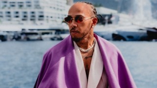 Ferrari - Hamilton a monacói dobogó után vallott szerelmet Kim Kardashiannak