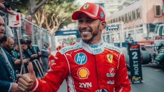 Hamilton saját magát látja Kimi Antonelliben