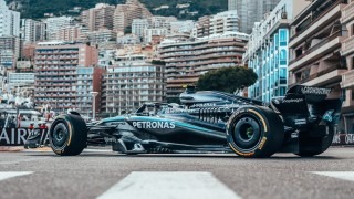 Mercedes - Eddig tartott a Mercedes vélt előnye, mostantól már 130 fokon is vizsgálják a motorokat