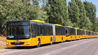 Megtelt a Volán „boxutcája”, buszok hosszú sora várja a Magyar Nagydíj szurkolóit