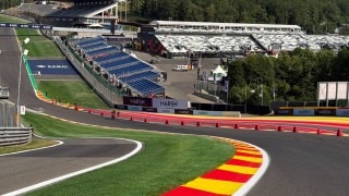 Red Bull Racing - Verstappen dühösen értetlenkedett a rádióban, miután Sainz majdnem felöklelte hátulról