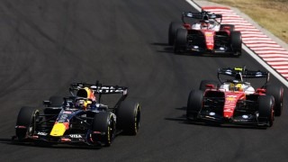 Hatalmas győzelmet aratott a Red Bull a Mercedes felett