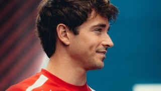 A Ferrari belső helyzete: Hamilton előnyben, Leclerc támogatást igényelne