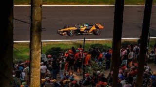 McLaren - Ezért élvez előnyt a gyári Mercedes a McLarennel szemben