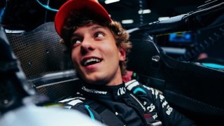 Mercedes - Egyszerűen túl jó Antonelli, ami kettétörheti Russell karrierjét
