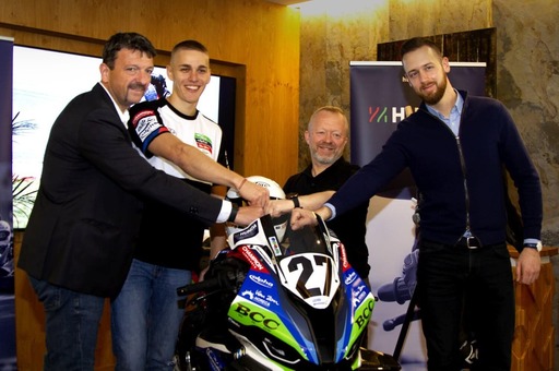 Neves sorozatban kapott gyári ülést a 21 éves magyar motoros! – hivatalos