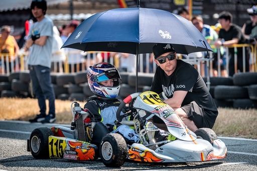 Räikkönen mindent egy személyben intéz a fia körül, van, hogy a gokartját is ő szereli