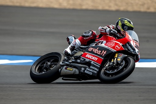 Súlyos sérülésekkel került kórházba a háromszoros Superbike-világbajnok
