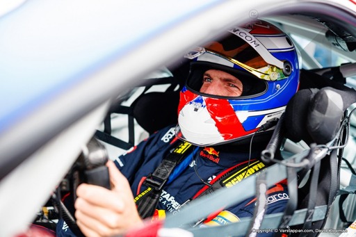 Red Bull Racing - Verstappen instruktora viccelődve mesél a nürburgringi tesztről: „Szerencsére jóval több erőm volt"