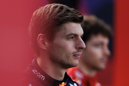 Red Bull Racing - Verstappen kezdi a Red Bull bahreini tesztjét