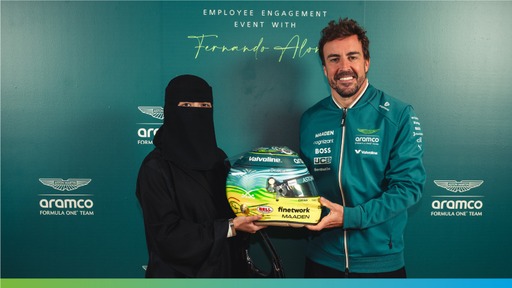 Aston Martin - Fernando Alonso a Dakar-rali előtt tiszteleg egyedi F1-es sisakjával