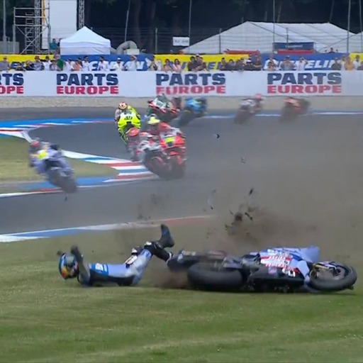 Videón a baleset, amelyben Alex Marquez eltörte a bal kezét!