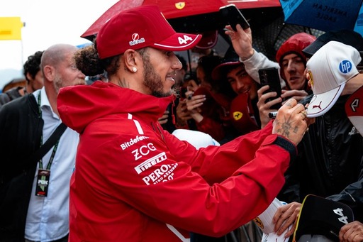 Ferrari - Aggódni kezdtek a rajongók Hamilton visszavonulása miatt