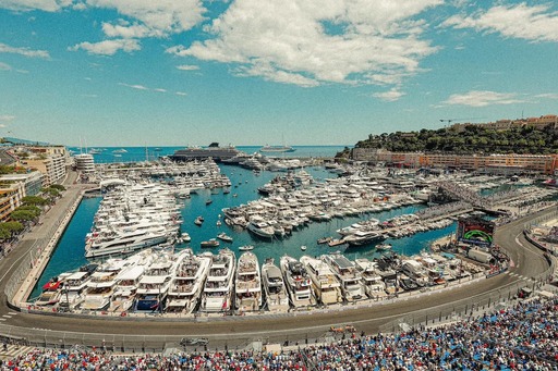 Aston Martin - Monte-Carlo, reszkess! Nápoly tengerpartja lesz az új F1-es álomhelyszín?