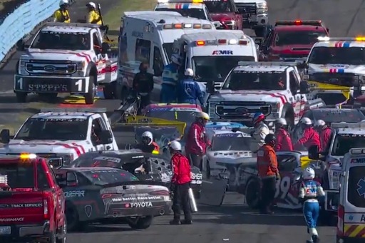 Óriási balesetet okozott egyetlen ember hibája a NASCAR Xfinity Series-ben (videó)