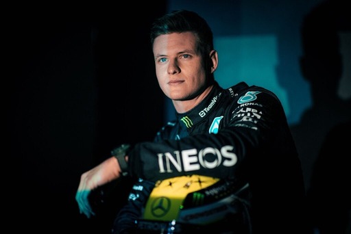 Mercedes - Schumacher: már „érdeklődtek” nálam 2024 kapcsán