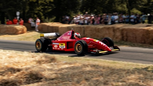 Ferrari - Schumacher különleges jogai miatt nem maradhatott a korábbi Ferrari-pilótapáros