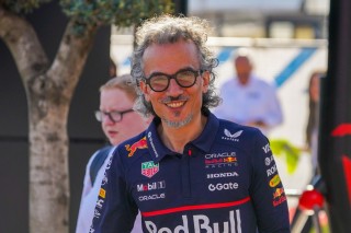 McLaren - A Red Bull nem áll le a fejlesztésekkel az idény hajrájában