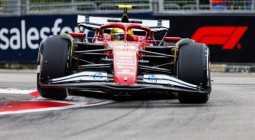 Hamilton bizakodó: Jól fekszik neki a Ferrari Szingapúrban