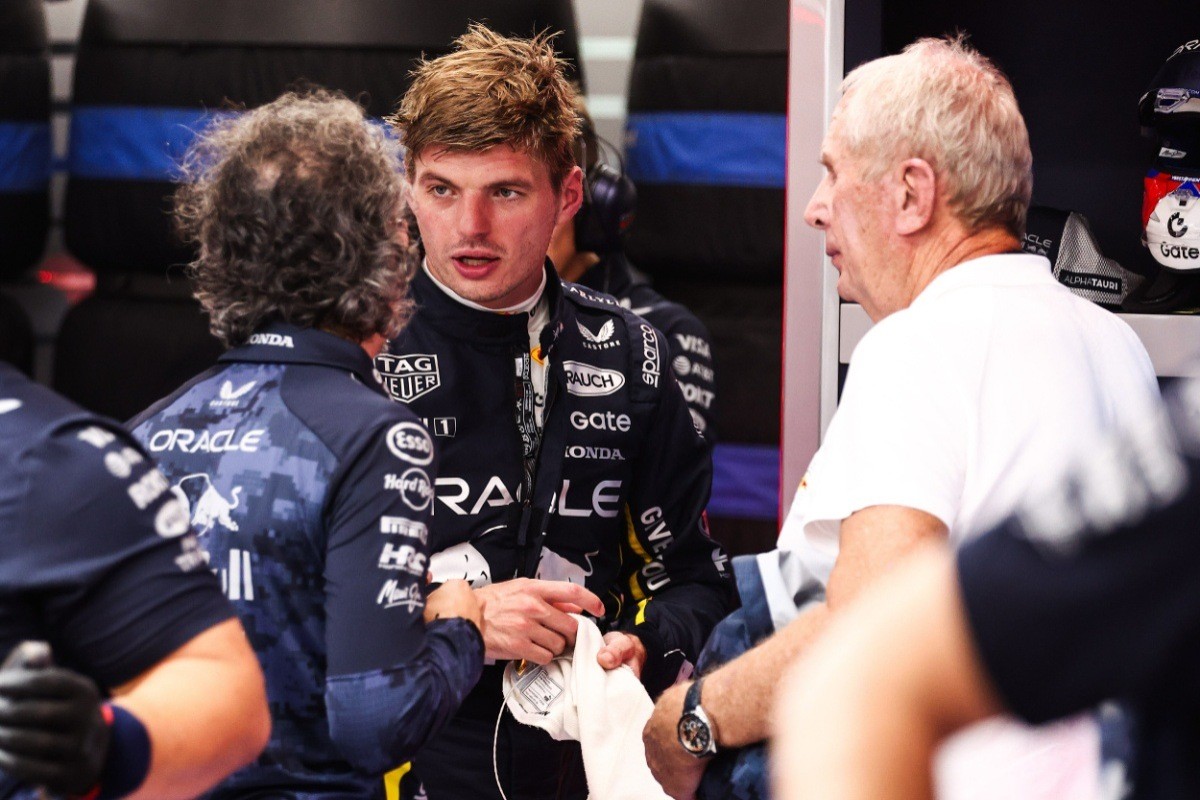 Verstappen hajszállal nyerte a drámai szingapúri szabadedzést, Lawson ismét a falban végezte