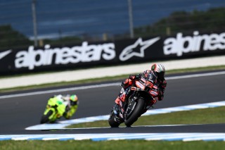 MotoGP: Bezzecchi nyerte az ausztrál sprintet a sirályos incidens ellenére, Bagnaia szenved