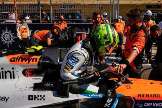 McLaren - "Sok szerencsét legközelebb" - így trollkodott a McLaren a Red Bullal a rajtpozíciós jelölés miatt