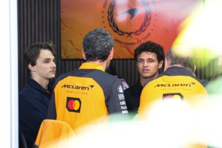 McLaren - A korábbi F1-es keményen bírálta a McLarent: "Úgy bánnak a versenyzőikkel, mint az óvodásokkal"