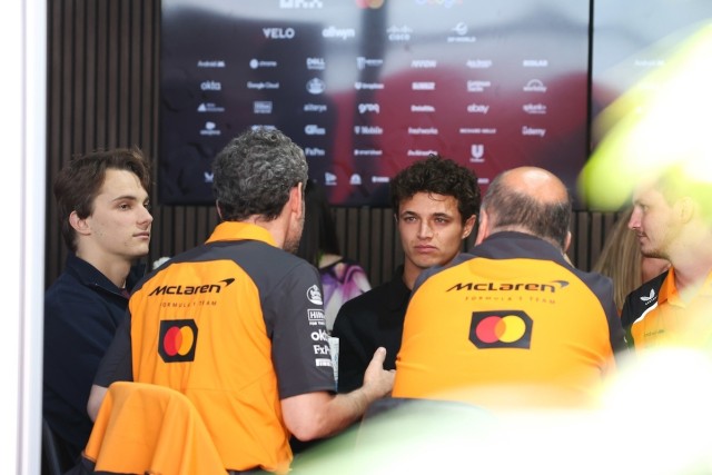 és  - Brundle szerint a McLaren kezében ott van egy aduász Verstappen ellen