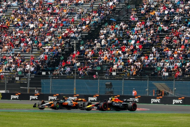 és  - A Red Bull reagált a McLaren érdekes elméletére!