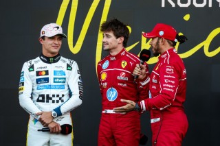Ferrari - Hamilton agresszív támadást ígér Norris ellen a rajtnál
