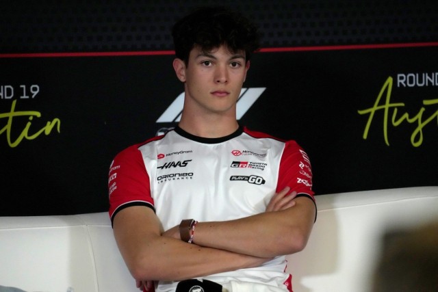 és  - Brundle szerint Bearman méltó a Ferrari üléséhez