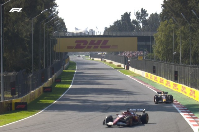 és  - Leclerc szerint Carlos Sainz mentette meg