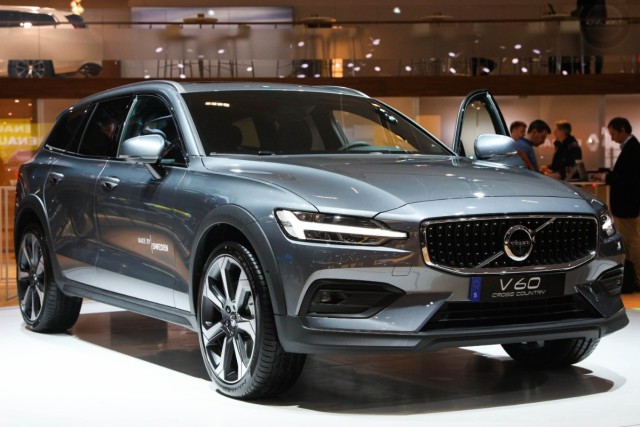 Ingyenes otthoni töltéssel csábít a Volvo