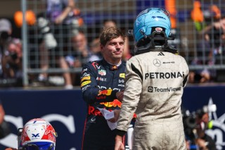 Mercedes - Russell adjon hálát Verstappennek, amiért megúszta büntetés nélkül a sprintfutamon történteket?