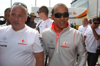 McLaren - Hamilton nagy bukása mutatja hogy Verstappen 2025-ös címe még lehetséges