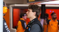 Feszültség a McLarennél? Piastri elnémította Zak Brown rádióüzenetét! (videó)
