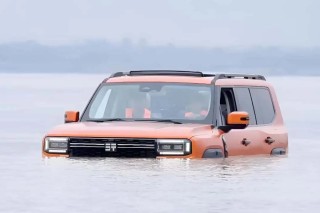 A Chery luxus SUV-ja történelmet írt azzal, hogy átkelt Kína leghosszabb folyóján
