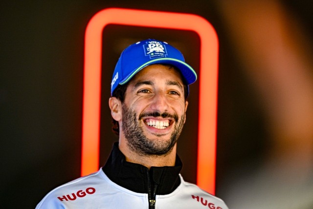  - Daniel Ricciardót a Sky F1-es műsorvezetőjével látták