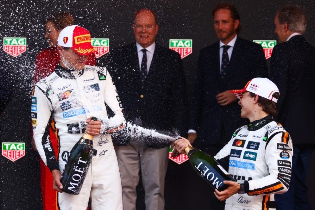 és  - Ralf Schumacher elmondta, szerinte ki lesz 2025 F1-es világbajnoka