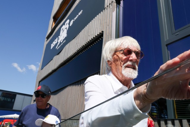 és  - Ecclestone keményen beleszállt Lewis Hamiltonba