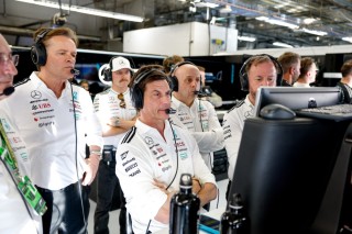 Mercedes - A Mercedes a konstruktőri bajnokság második helyéért küzd a Brazil Nagydíjon