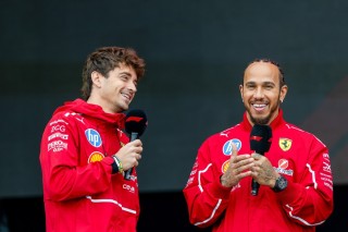 Ferrari - Partneri évfordulót ünnepel a Ferrari, változik a versenyzők overallja Vegasban (videó)